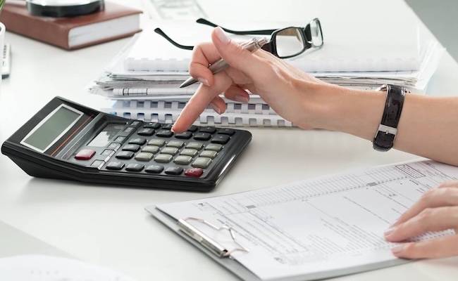 Streamline E-filing with an Income Tax Calculator